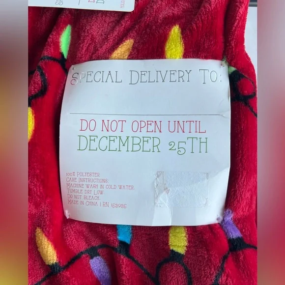NWT Red Christmas Blanket with Lights Design size 50x70 - Picture 3 of 4